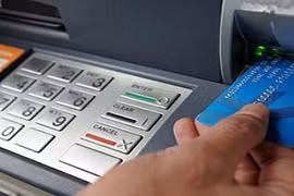 Hiện Agribank đang phối hợp với các đơn vị liên quan như Cục phòng chống tội phạm công nghệ cao C50, Hội thẻ Việt Nam…để điều tra nguyên nhân khách hàng bị rút tiền trong tài khoản.