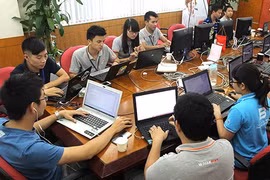 Diễn ra trong vòng 24 giờ, đội về đích cao nhất sẽ giành 225 triệu đồng (khoảng 10.000 USD), hai giải nhì và ba có giá trị lần lượt là 45 triệu đồng (khoảng 2.000 USD) và 25 triệu đồng (khoảng 1.000 USD).