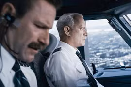 Tom Hanks hóa thân thành cơ trưởng Sully, người hùng của nước Mỹ đã cứu sống 155 hành khách trên chuyến bay định mệnh.
