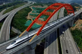 Đến cuối năm 2015, tổng chiều dài của mạng lưới đường sắt này đã đạt 19.000 km, chiếm hơn 50% mạng lưới đường sắt tốc độ cao của toàn thế giới.