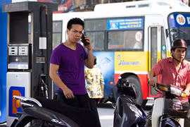 Sử dụng điện thoại di động tại cây xăng có thể gây cháy nổ 
