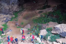 Hang Chuột, một trong những phim trường tại thung lũng Tú Làn, xã Tân Hóa.