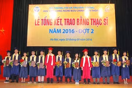 Học viện Công nghệ BCVT vừa tổ chức trao bằng Thạc sĩ đợt 1 vào ngày 23/9 vừa qua.