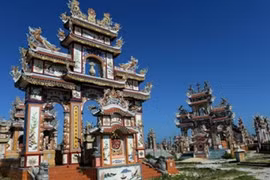 Thành phố mộ tiền tỷ ở Việt Nam lên báo Pháp