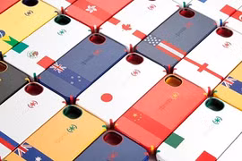 Nhiều mẫu ốp bảo vệ smartphone in "đường lưỡi bò" được bán tại Trung Quốc với giá rẻ hơn các ốp loại tương đương. Ảnh minh họa.