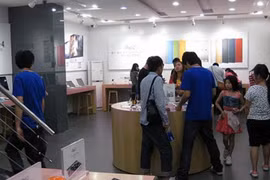 Video: Cửa hàng Apple giả ở Trung Quốc giống thật 100% 