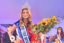 Người đẹp Zara Holland khi đăng quang