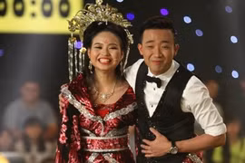 Việc thí sinh 21 tuổi chưa cần diễn đã được chọn gây ra nghi ngờ rằng có sự dàn xếp từ trước nhằm ủng hộ “người quen”.