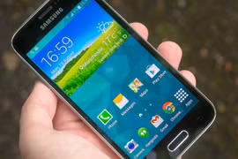 Video: Galaxy S5 Mini "đắm" Coca-Cola, kết cục ra sao?