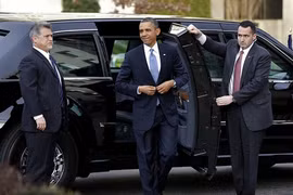 Video hiếm về chiếc limousine TT Obama đi khi sang Việt Nam