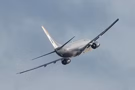 Nga: Boeing-737 "bốc hơi" từ kho sân bay
