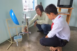 Học sinh làng "hô biến" nước mặn thành nước ngọt