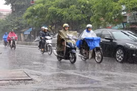 Hôm nay, Bắc Bộ có mưa rào, trời mát.