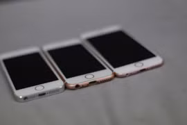 Sốc với iPhone giá rẻ chưa ra mắt đã rao bán tại chợ