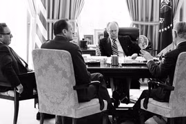 Kissinger nói: "Tình hình thực tế và lý do tại sao, là gì? Có thể làm gì?" Weyand hứa: "Chúng tôi sẽ mang về một đánh giá chung và cung cấp một cái nhìn chính xác nhất về tình hình hiện nay".