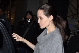 Angelina Jolie “trơ xương” sau tin đồn tiều tụy sắp chết