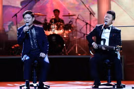 Bằng Kiều ôm đàn guitar hát nhớ nhạc sĩ Lương Minh
