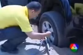 Video: Mẹo bỏ túi giúp ôtô thoát vũng lầy