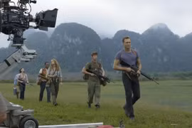 Các diễn viên của Kong: Skull Island trong một cảnh quay thực hiện tại Việt Nam. Ảnh: MTV