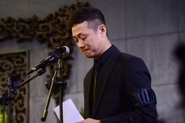 Video: Cả nhà tang lễ òa khóc khi MC Anh Tuấn đọc điếu văn
