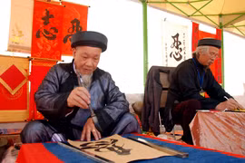 Phố Ông đồ rộn ràng trên đất Tây Đô
