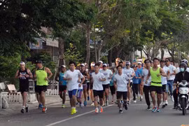 2.	Trong ngày 6/5, các VĐV đã “làm nóng” đường phố Đà Nẵng với giải chạy từ thiện Newborns Run Out