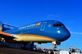 Airbus đã ký hợp đồng bán 40 máy bay Airbus trị giá 6,5 tỉ USD cho Việt Nam trước sự chứng kiến của ông Francois Hollande và Chủ tịch nước Trần Đại Quang.