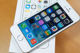 Video 'đập hộp' iPhone SE chính hãng tại Việt Nam