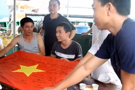 Ở nơi ấy là cát vàng sóng biếc, ở nơi ấy từng có những con người gắn bó với đảo xa.