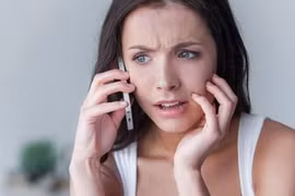 Video: Da mặt nổi mụn có thể vì điện thoại... bẩn