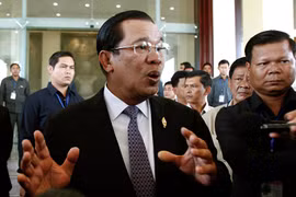 Thủ tướng Campuchia bị buộc tội mua “like” trên Facebook