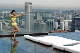 Một trong những bức ảnh tự sướng nguy hiểm nhưng gây sốt của Angelina Nicolau
