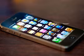 Cận Tết, iPhone 5 lock giảm giá 'kịch sàn'