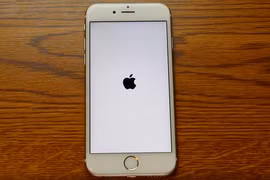 Video: iPhone hoá... cục gạch khi chỉnh về ngày 1/1/1970