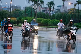  Nhiệt độ sẽ giảm 4-5 độ C so với đợt nắng nóng kéo dài từ cuối tuần trước.