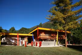 Nằm ở khu vực Nam Á, Bhutan được mệnh danh là quốc gia hạnh phúc nhất thế giới với không khí trong lành, nhịp sống bình yên, con người hiền hòa... Bhutan là nước đầu tiên trên thế giới áp dụng chỉ số hạnh phúc quốc gia để đánh giá chất lượng cuộc sống của