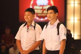 Video: Cười đau bụng với cặp đôi điềm tĩnh ẵm 150 triệu