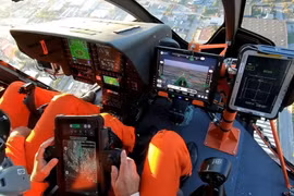 Điều khiển bay trực thăng với công nghệ Giao diện Người - Máy trên máy tính bảng. Ảnh Airbus Helicopters