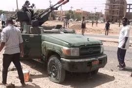 Các tay súng SRF giao chiến với quân đội Sudan. Ảnh South Front.