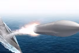 Khu trục hạm tàng hình Zumwalt sẽ được trang bị tên lửa siêu thanh (CPS). Ảnh đồ họa Engineering Interesting.