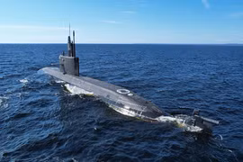 Tàu ngầm phi hạt nhân "Kronstadt" dự án 677 "Lada" thử nghiệm trên biển. Ảnh Video RG