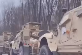 Đoàn xe bọc thép Oshkosh M-ATV trên đường cao tốc Ukraine. Ảnh Military Ukraine