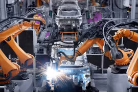 Hệ thống robot trong dây chuyền sản xuất ô tô. Ảnh minh họa Shutterstock