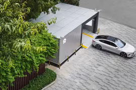 Trạm hoán đổi pin xe điện (EV) tự động. Ảnh Reuters