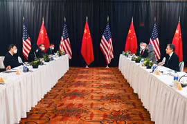 Quan chức ngoại giao Mỹ-Trung tại Đối thoại Alaska hồi tháng Ba vừa qua. (Nguồn: Nikkei Asia).