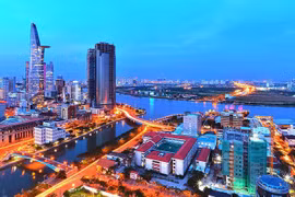 Mặc dù Việt Nam đã tiến những bước dài so với mình trong quá khứ, nhưng thách thức vẫn còn rất lớn khi so sách về sự phát triển với các quốc gia láng giềng.