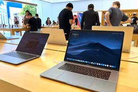 Máy tính xách tay Mac Pro của Apple tại một Apple Store ở Corte Madera, California. Ảnh: News Daily