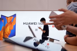Doanh thu Huawei tăng trưởng bất chấp sức ép từ Mỹ. Ảnh: Nikkei Asian Review