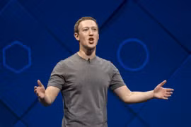 CEO Facebook Mark Zuckerberg tại Hội nghị các nhà phát triển F8 năm 2017. Ảnh: CNBC