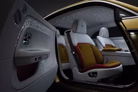 Rolls-Royce tiết lộ về mẫu xe điện đầu tiên của hãng, chủ nhân sẽ được đắm chìm trong "bầu trời sao" (Ảnh: CNN)